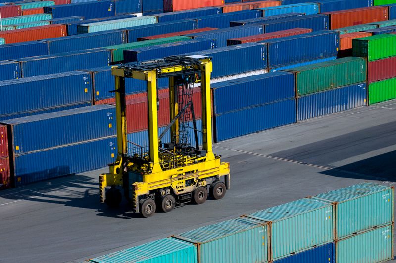 集裝箱搬運作業車迎來技術革新，智能化、環保化趨勢明顯